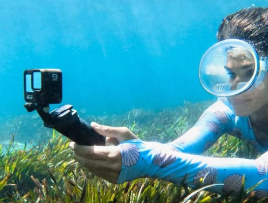 Action cam hoạt động tốt dưới nước, độ sâu tối đa 10m
