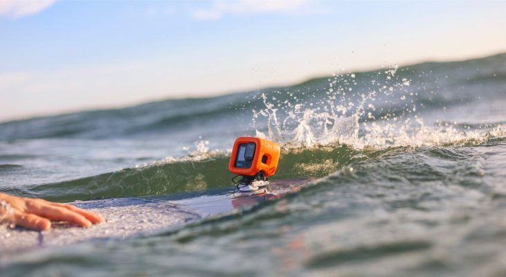 GoPro Floaty giúp action camera nổi trên mặt nước dễ dàng