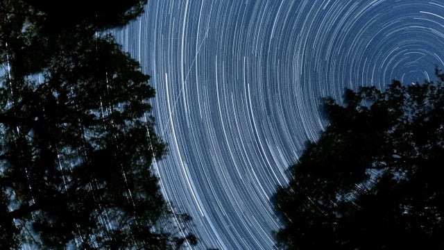 Star Trails ghi lại hình ảnh những vệt sáng tuyệt đẹp trên bầu trời đêm