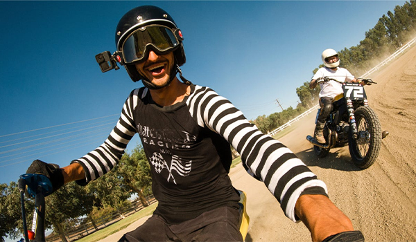 GoPro Helmet Front + Side Mount giúp gắn camera cố định trên mũ bảo hiểm