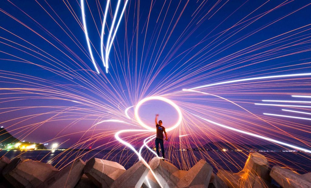 Chế độ Light Painting tạo hiệu ứng nét vẽ ánh sáng