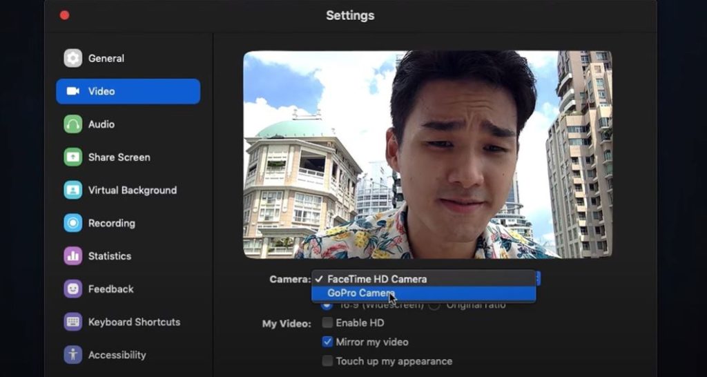 Vào biểu tượng camera và chọn Preferences